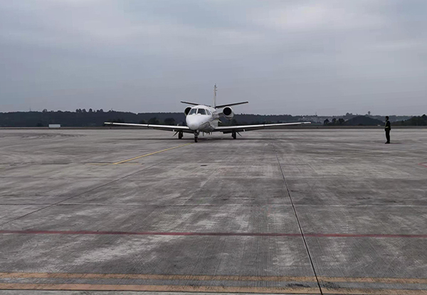 1647848700122365.jpeg 提前謀劃 周密部署 綿陽(yáng)機(jī)場(chǎng)圓滿完成校飛保障2.jpeg