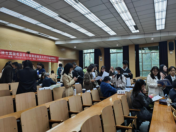 1681096388200915.png 綿陽機場“獵才行動”:走進(jìn)高校 職等你來2.png